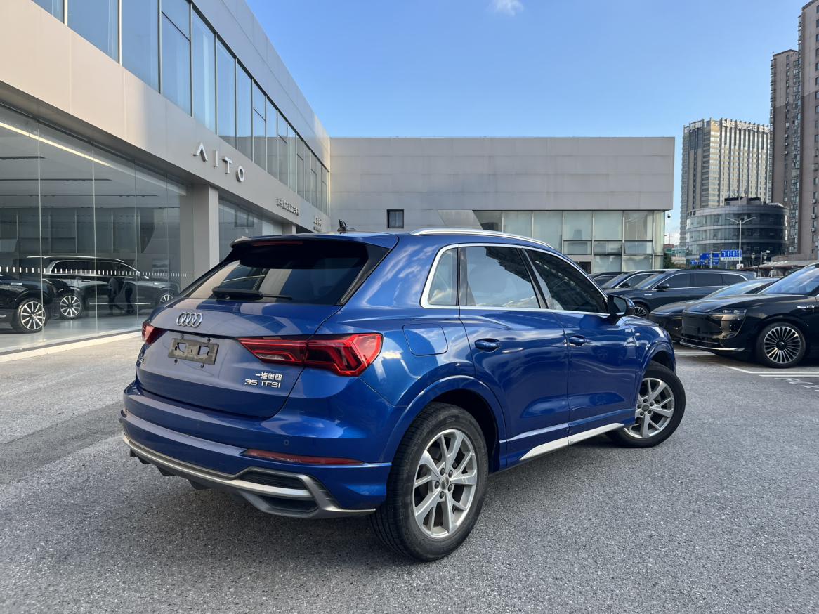Audi Q3 2019 thumb 3