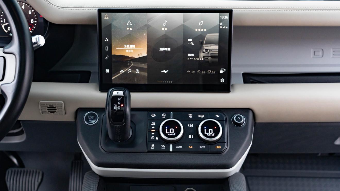 Land Rover Defender 2022 thumb 3