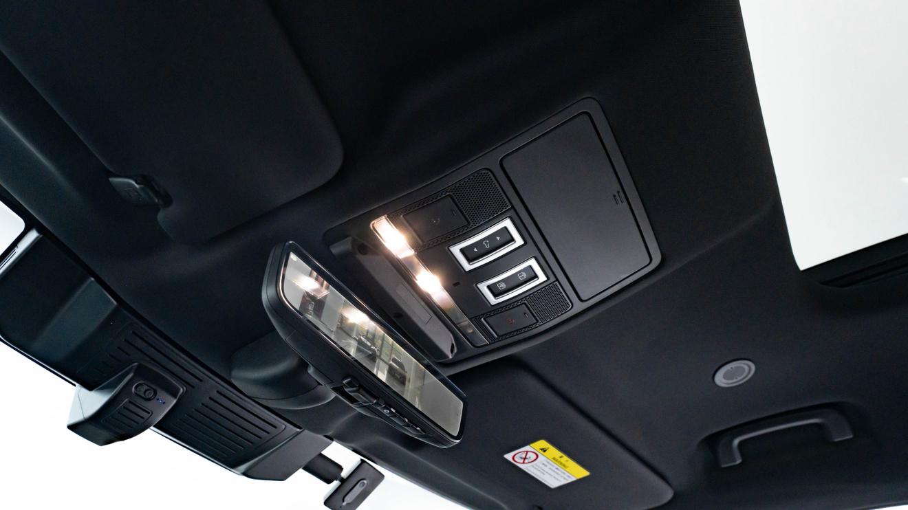 Land Rover Defender 2022 thumb 6