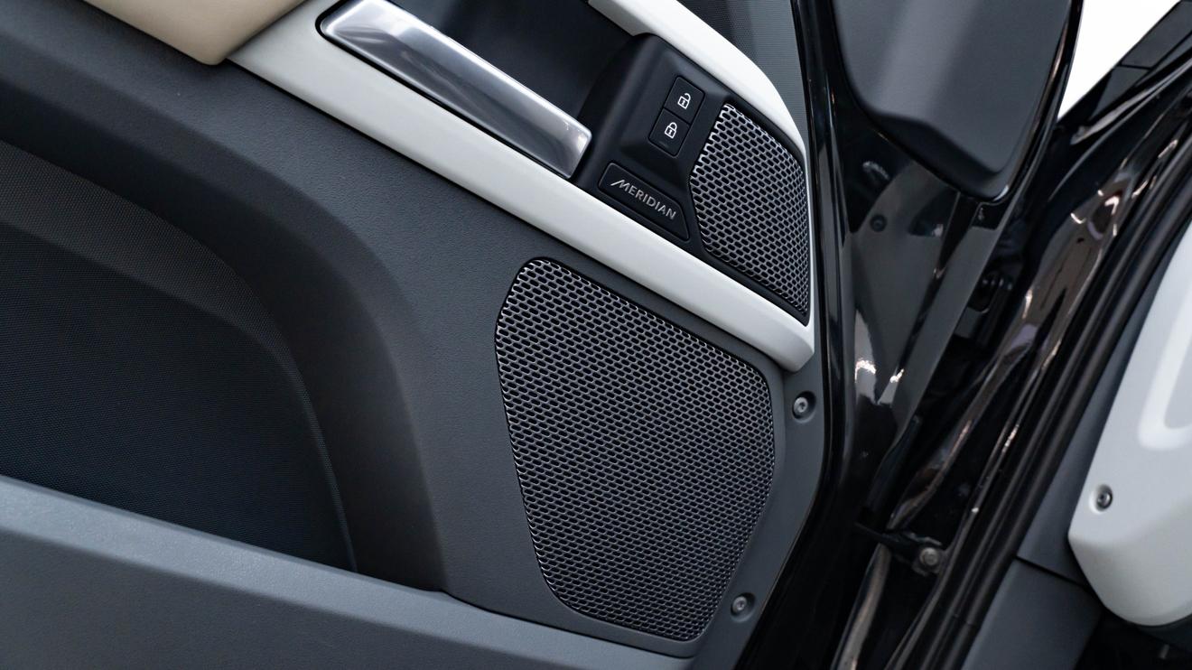 Land Rover Defender 2022 thumb 7