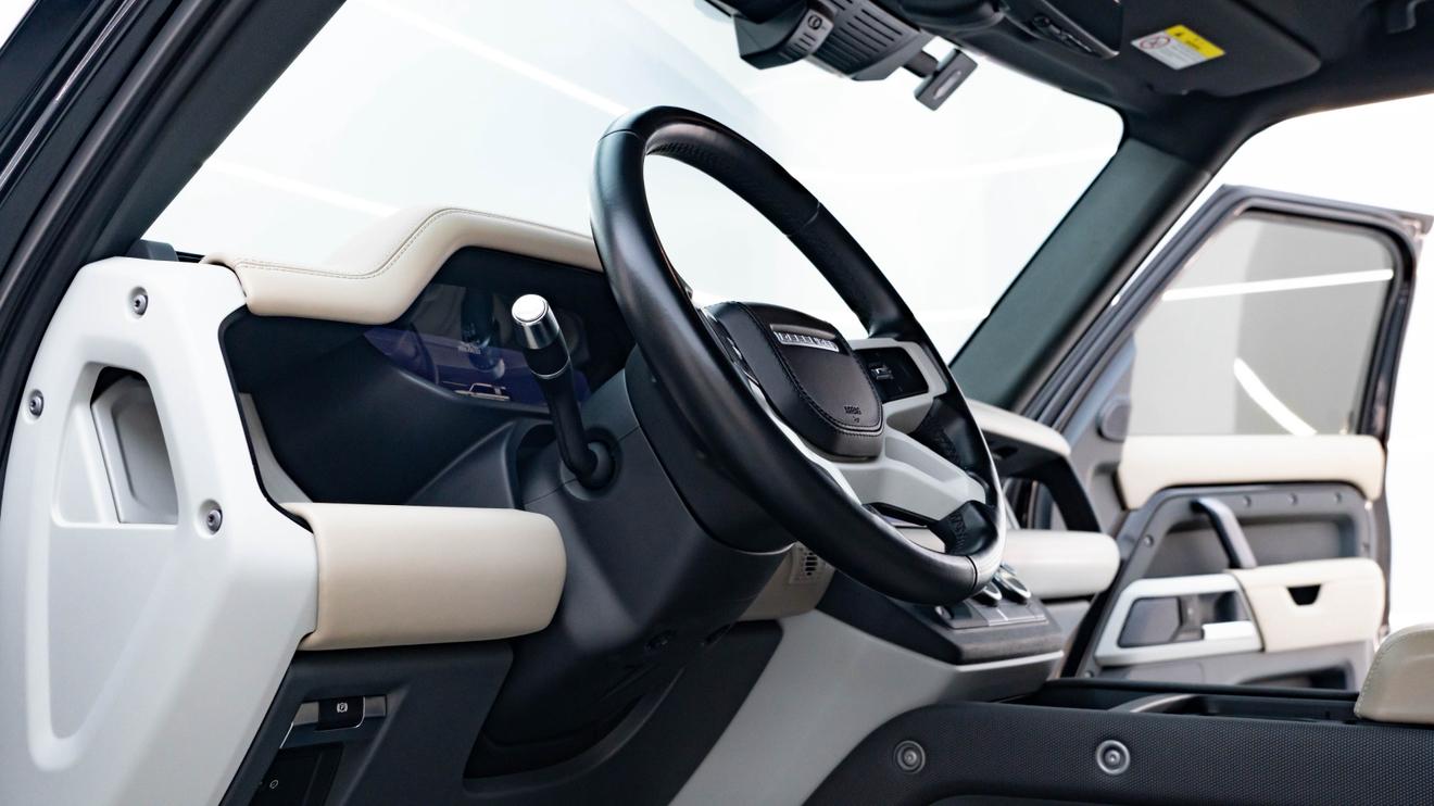 Land Rover Defender 2022 thumb 11
