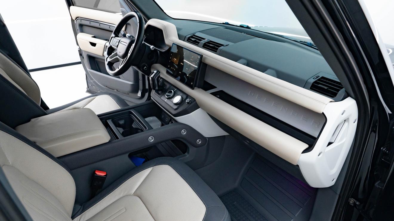 Land Rover Defender 2022 thumb 12