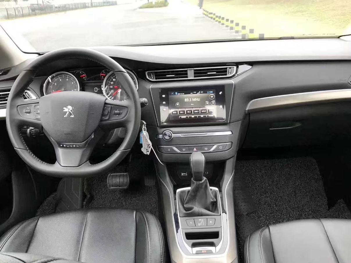 Peugeot 408 2015 thumb 5