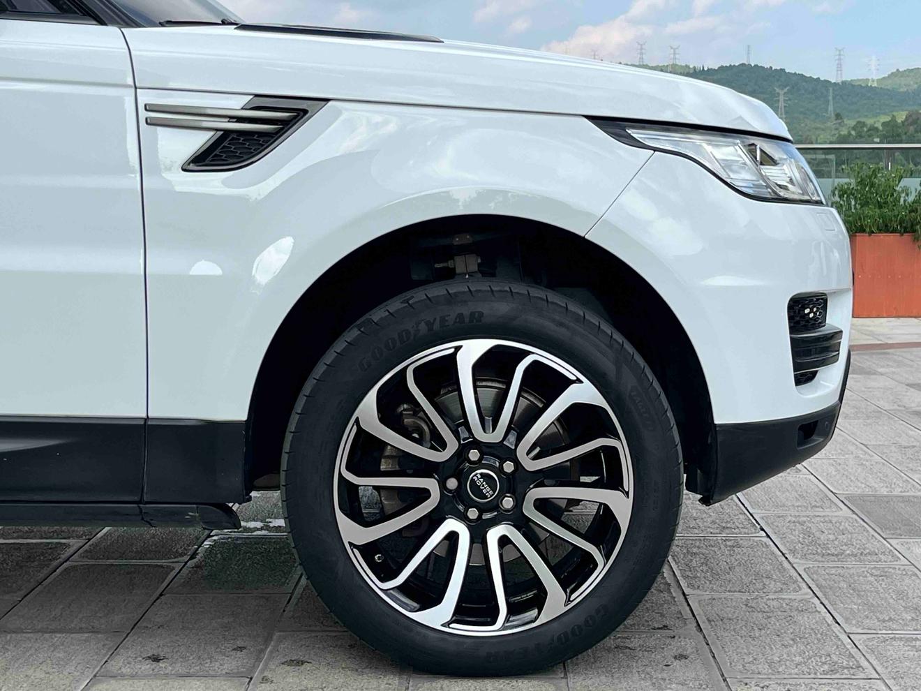 Land Rover Range Rover Sport 2017 thumb 2