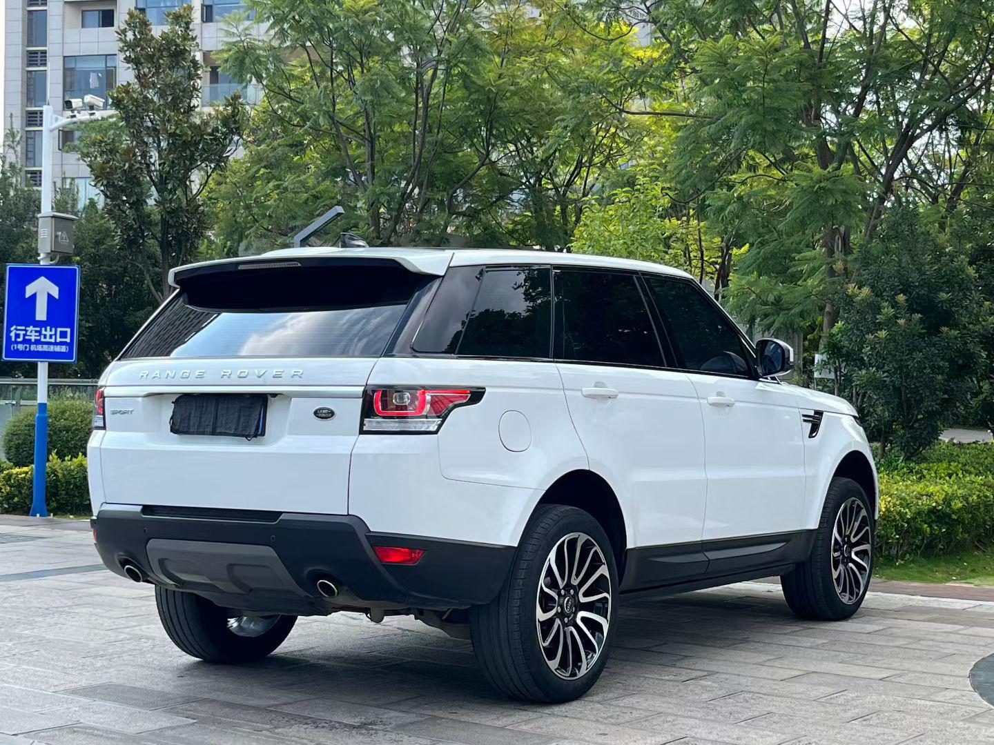 Land Rover Range Rover Sport 2017 thumb 5