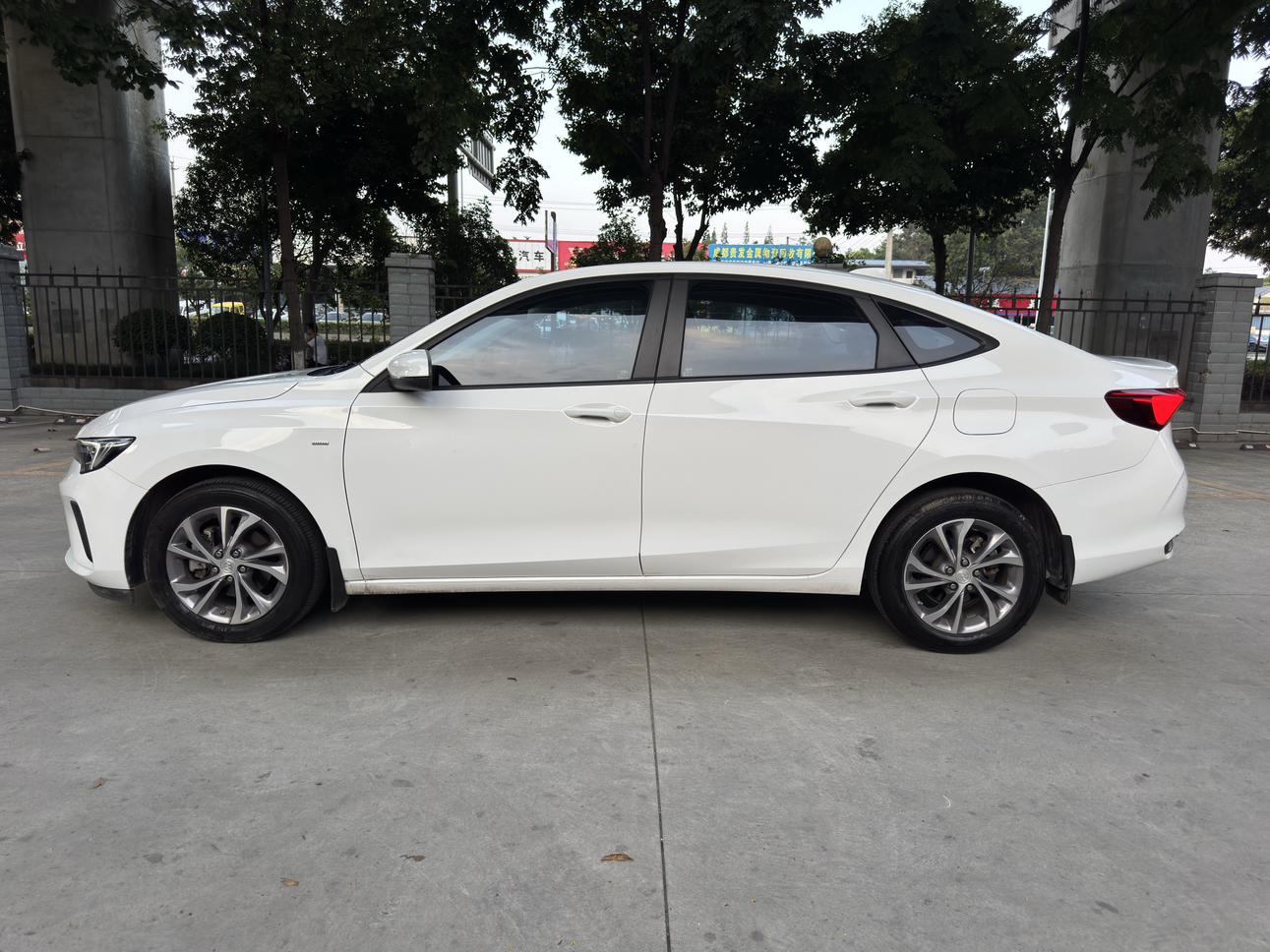 Buick Verano 2023 thumb 2