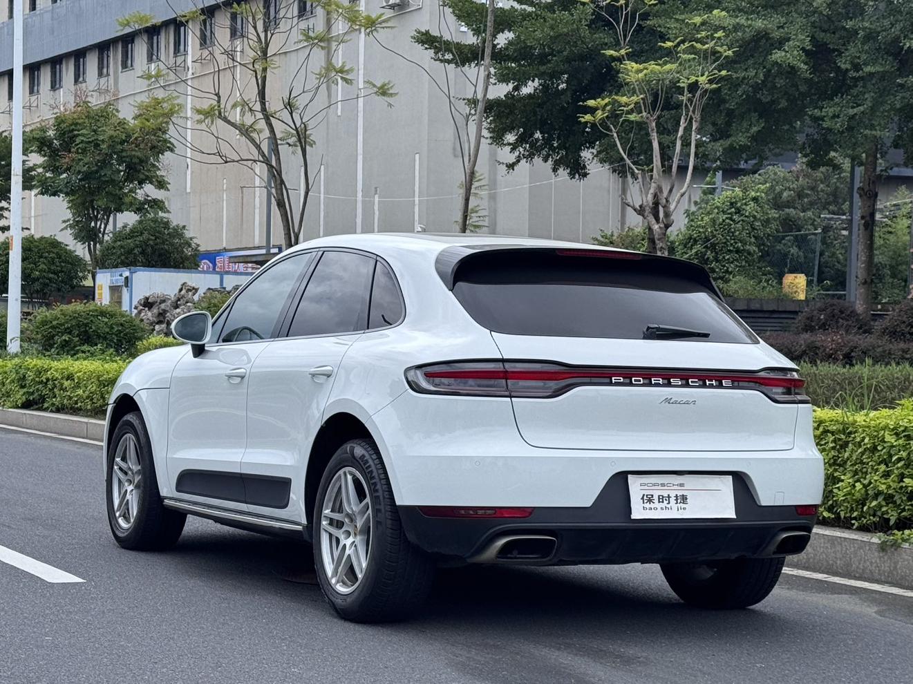 Porsche Macan 2018 thumb 2