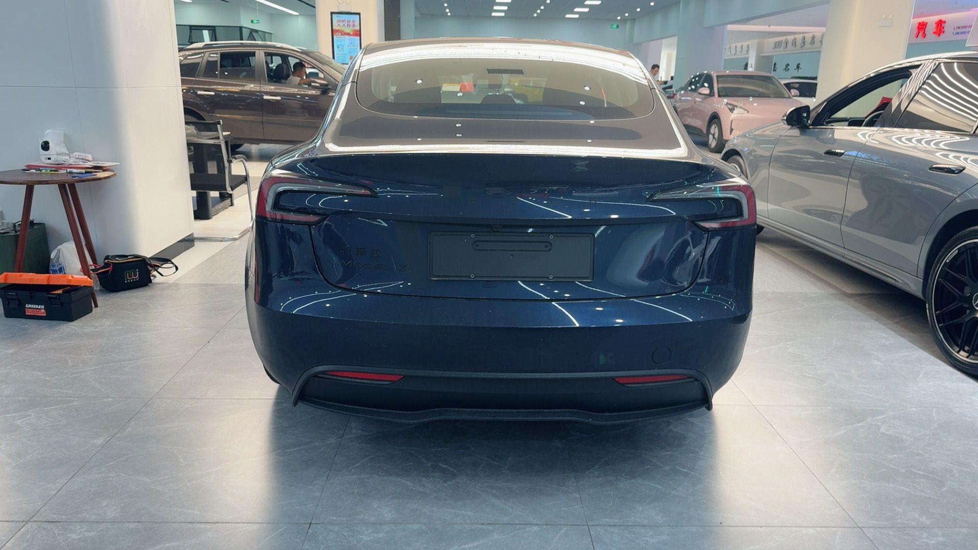 Tesla Model 3 2025 thumb 3