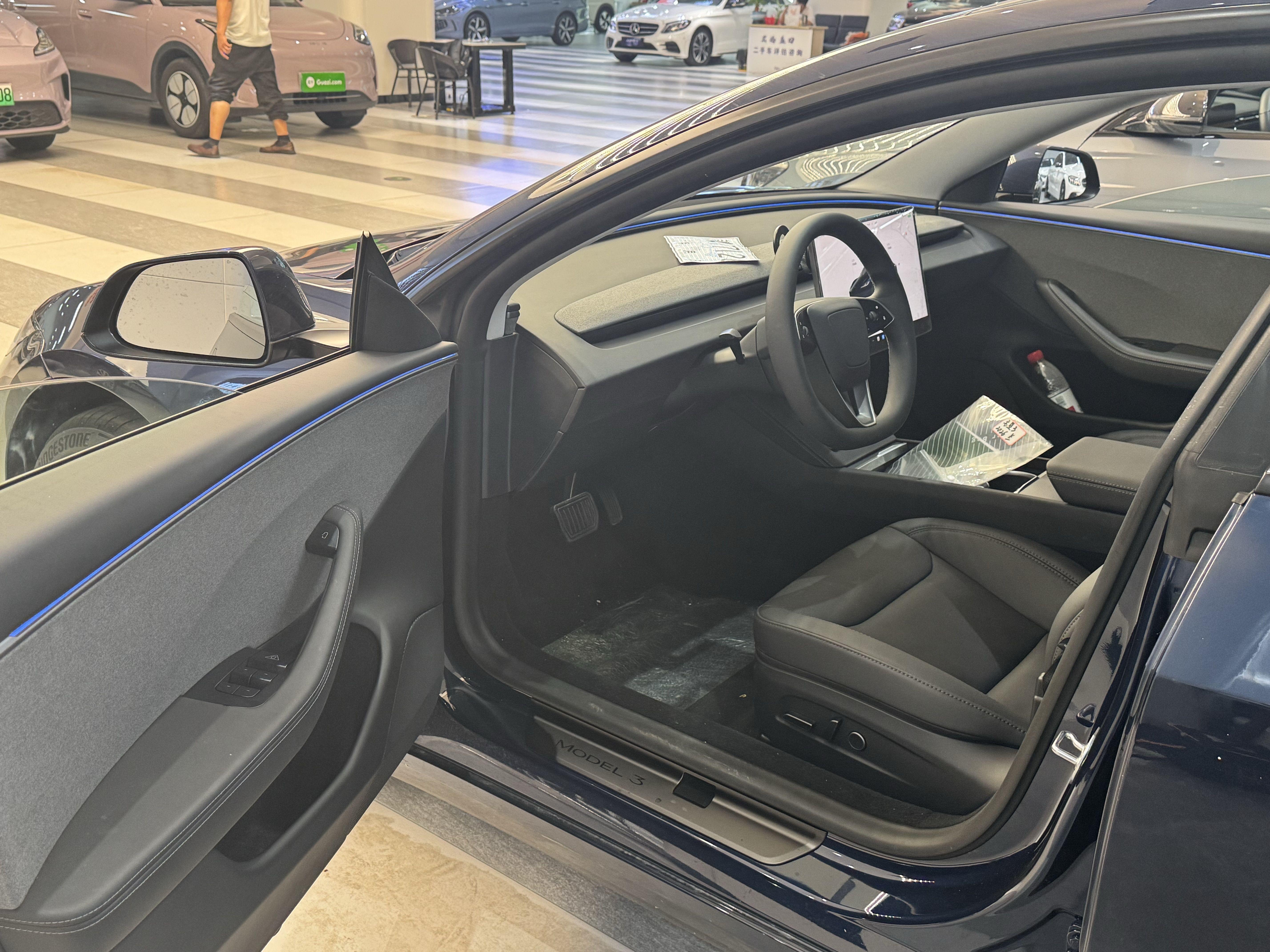 Tesla Model 3 2025 thumb 6