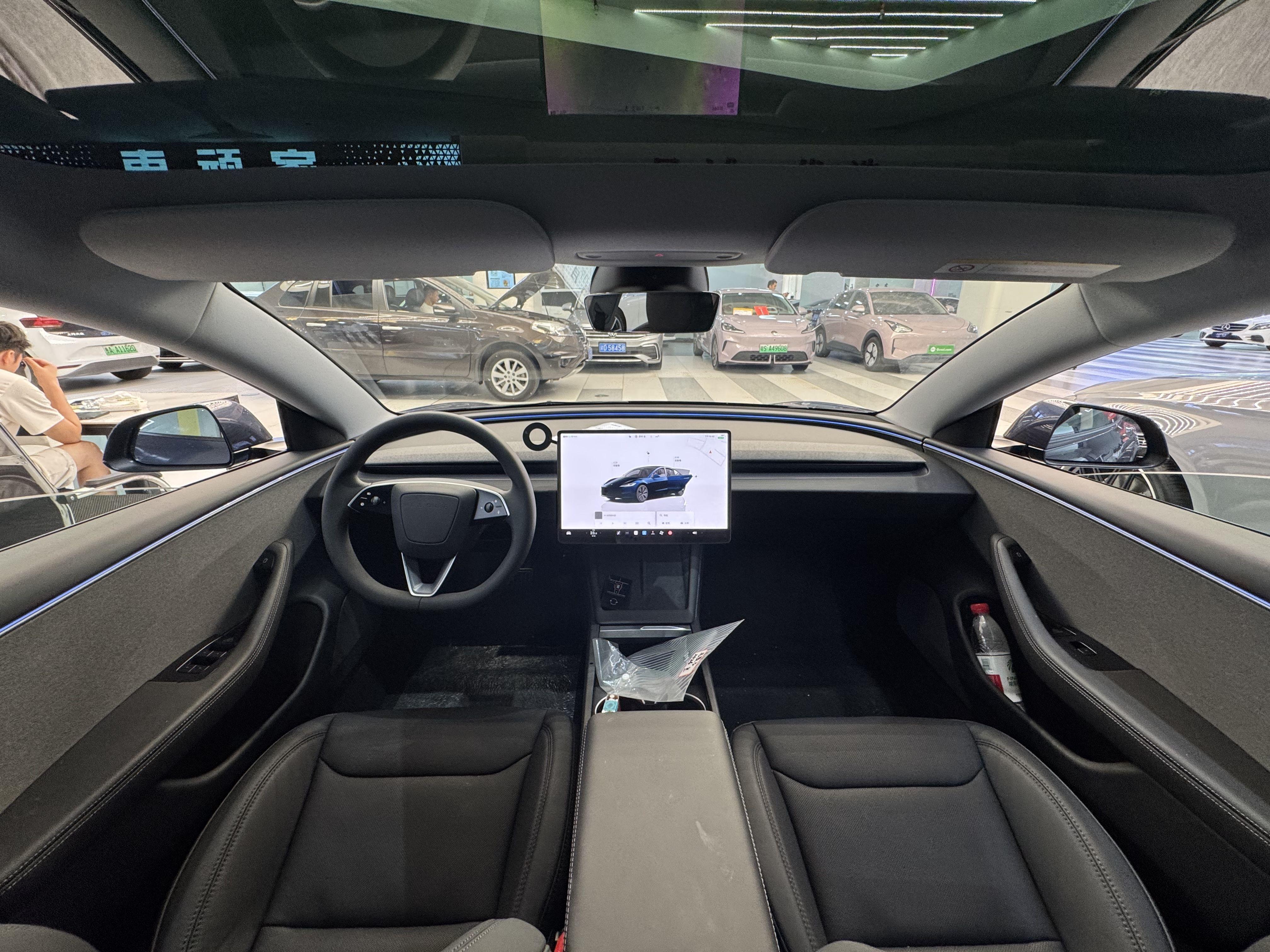 Tesla Model 3 2025 thumb 7