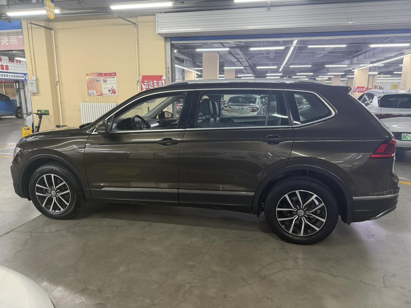 Volkswagen Tiguan 2017 thumb 2