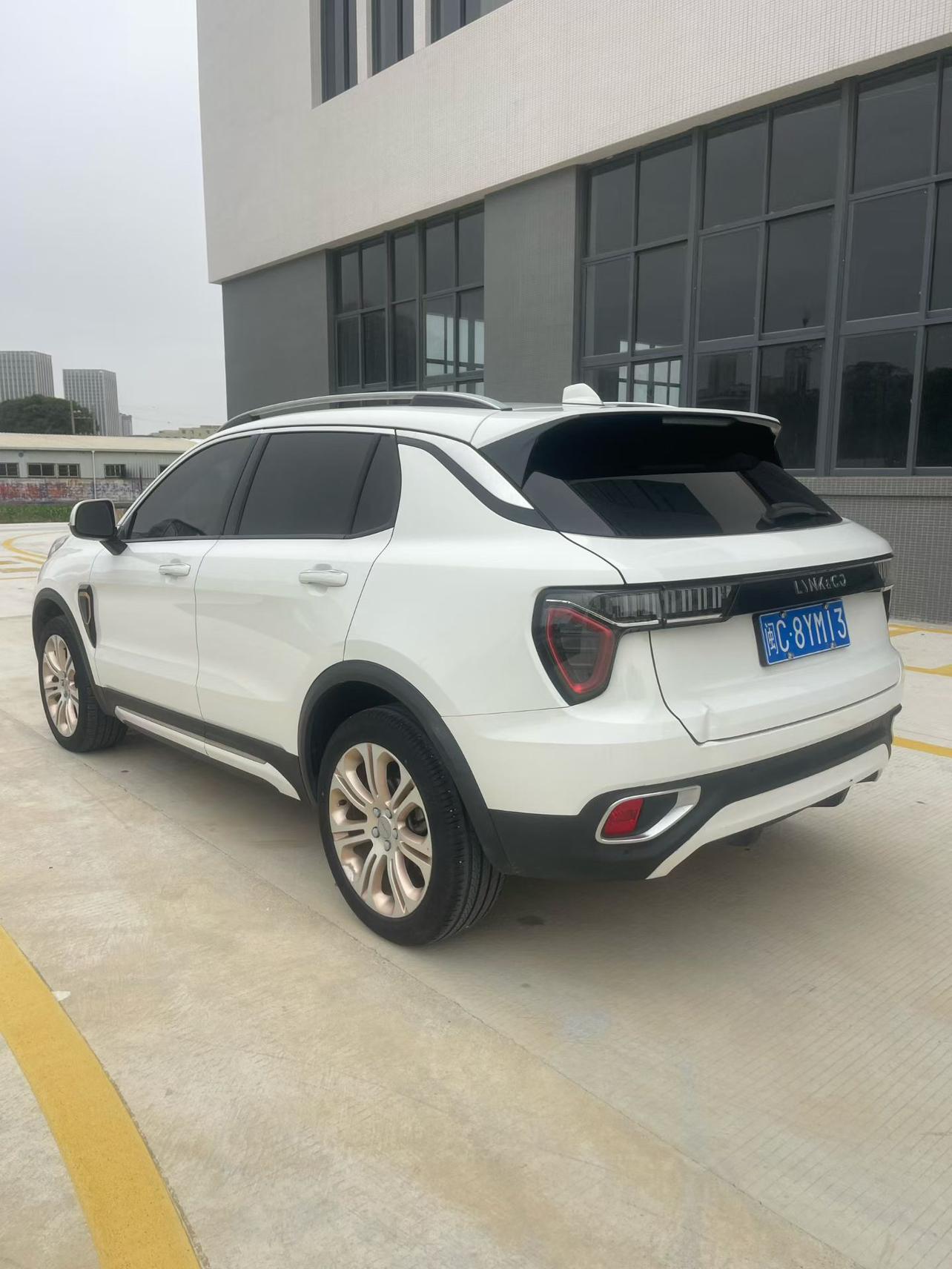 Lynk & Co 01 2017 thumb 2