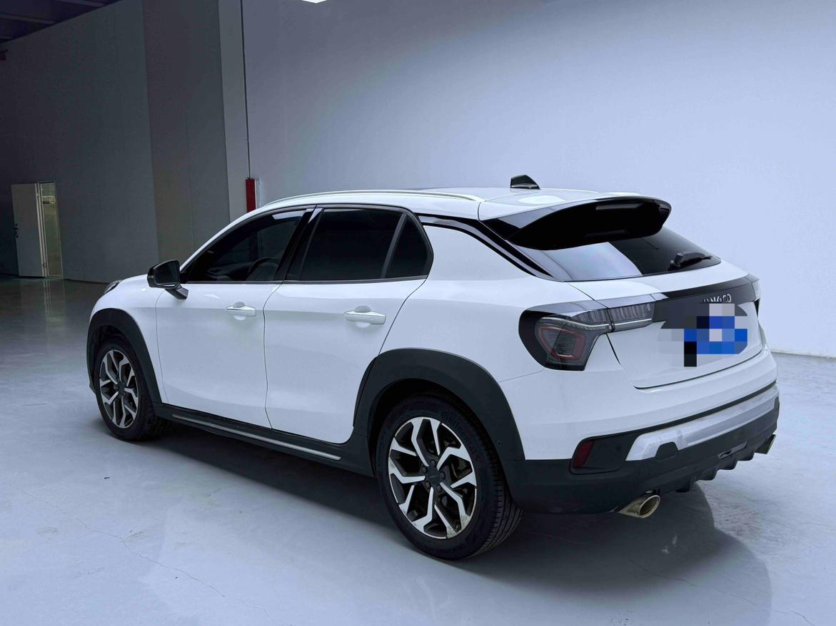 Lynk & Co 02 2019 thumb 11