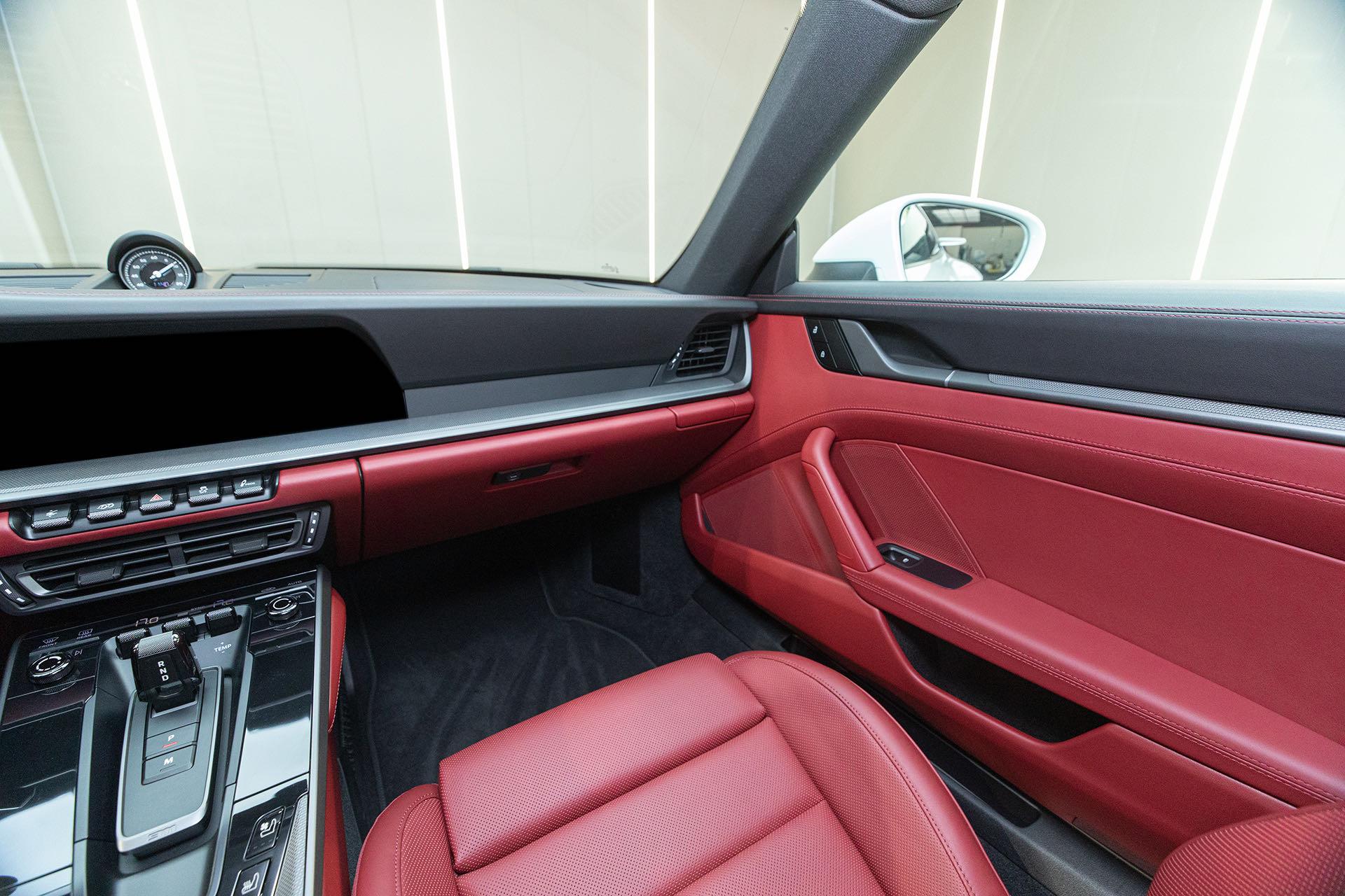 Porsche 911 2023 thumb 6