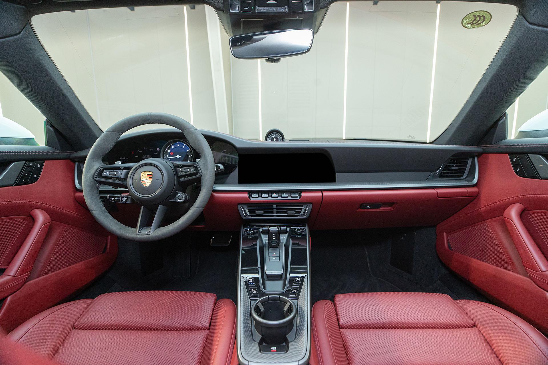 Porsche 911 2023 thumb 7