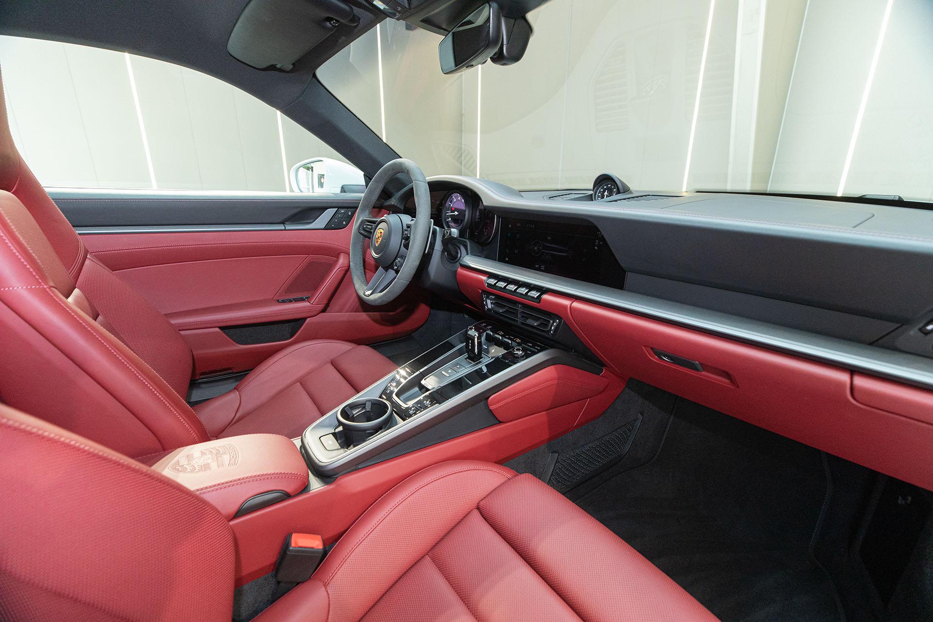 Porsche 911 2023 thumb 10