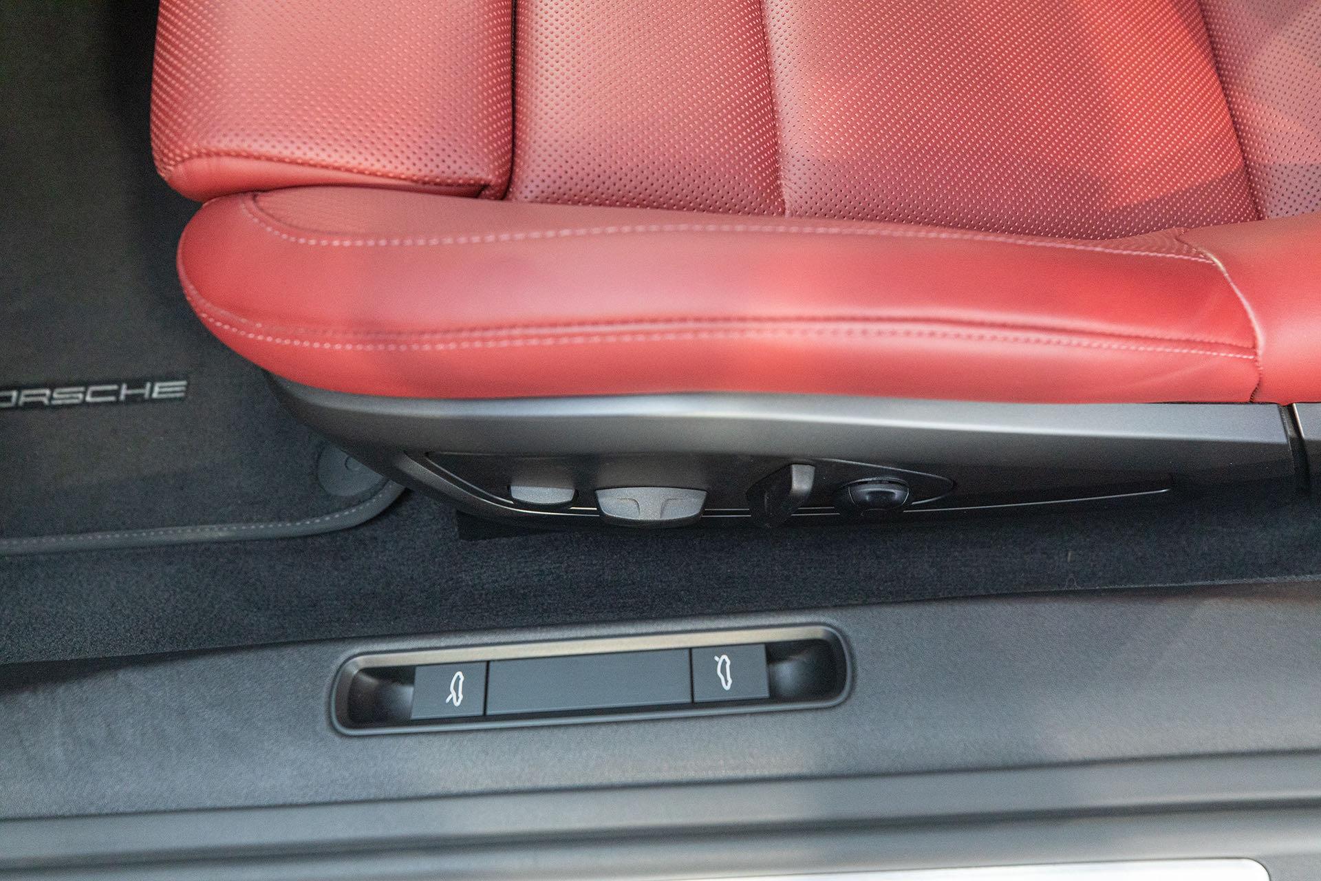 Porsche 911 2023 thumb 11
