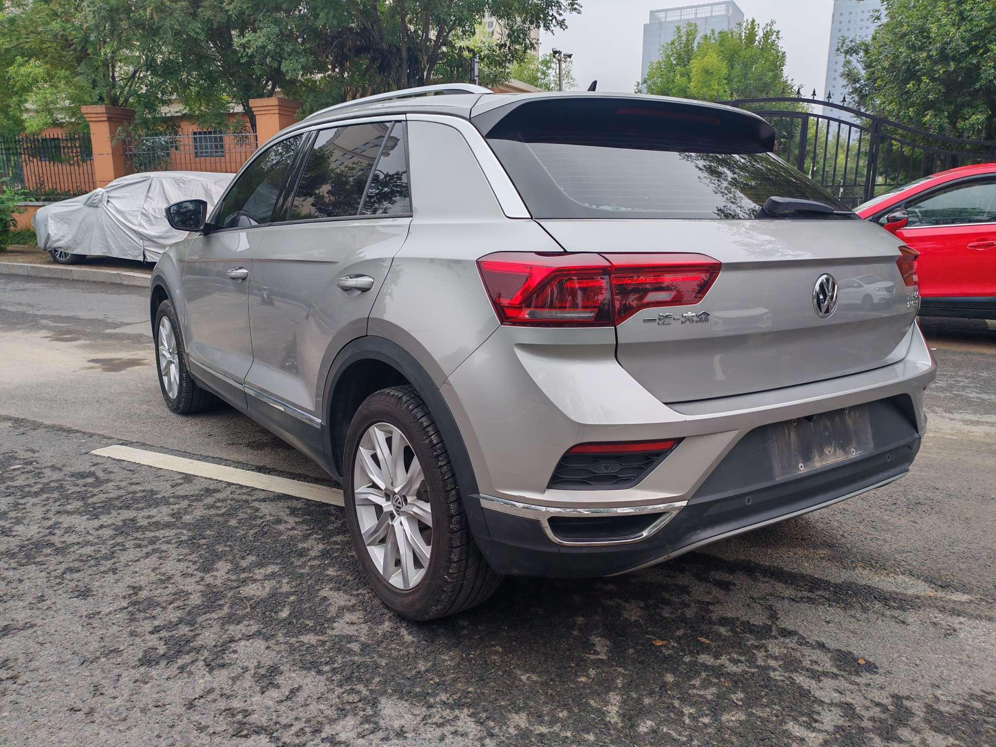 Volkswagen T-Roc 2018 thumb 2