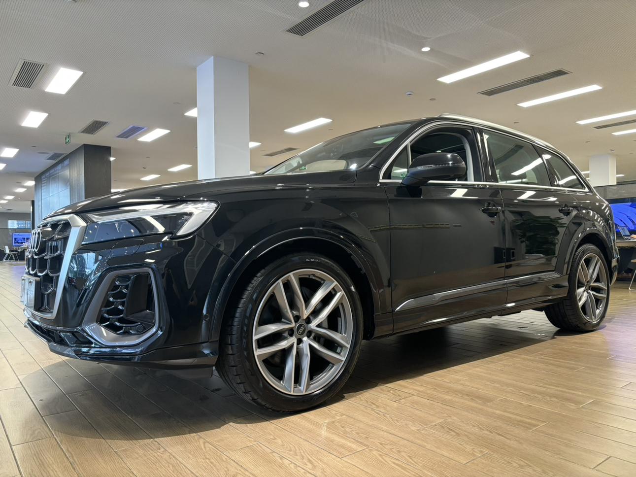 Audi Q7 2025 thumb 6