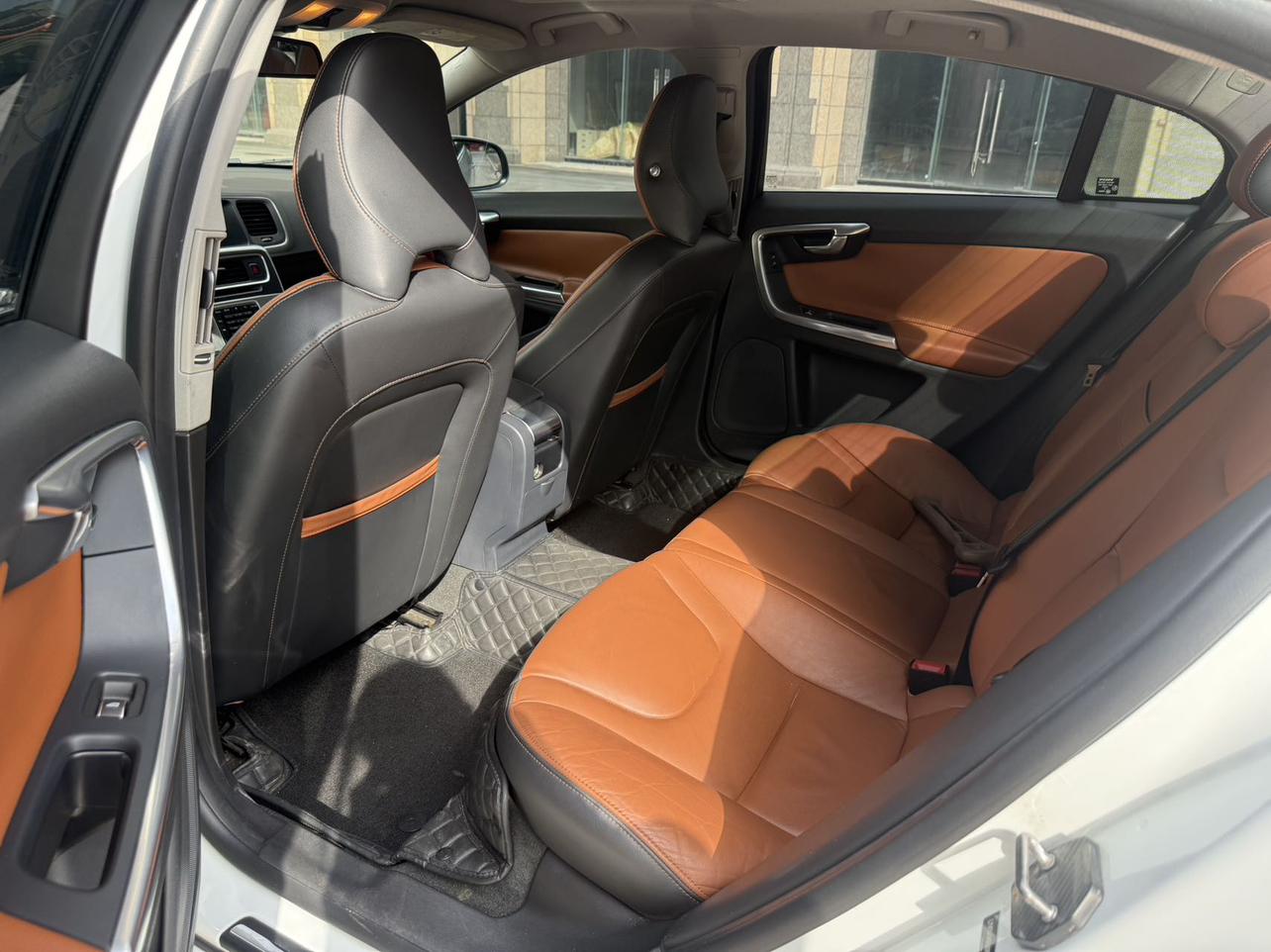 Volvo S60 2015 thumb 7