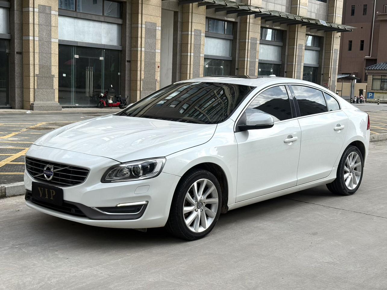Volvo S60 2015 thumb 8