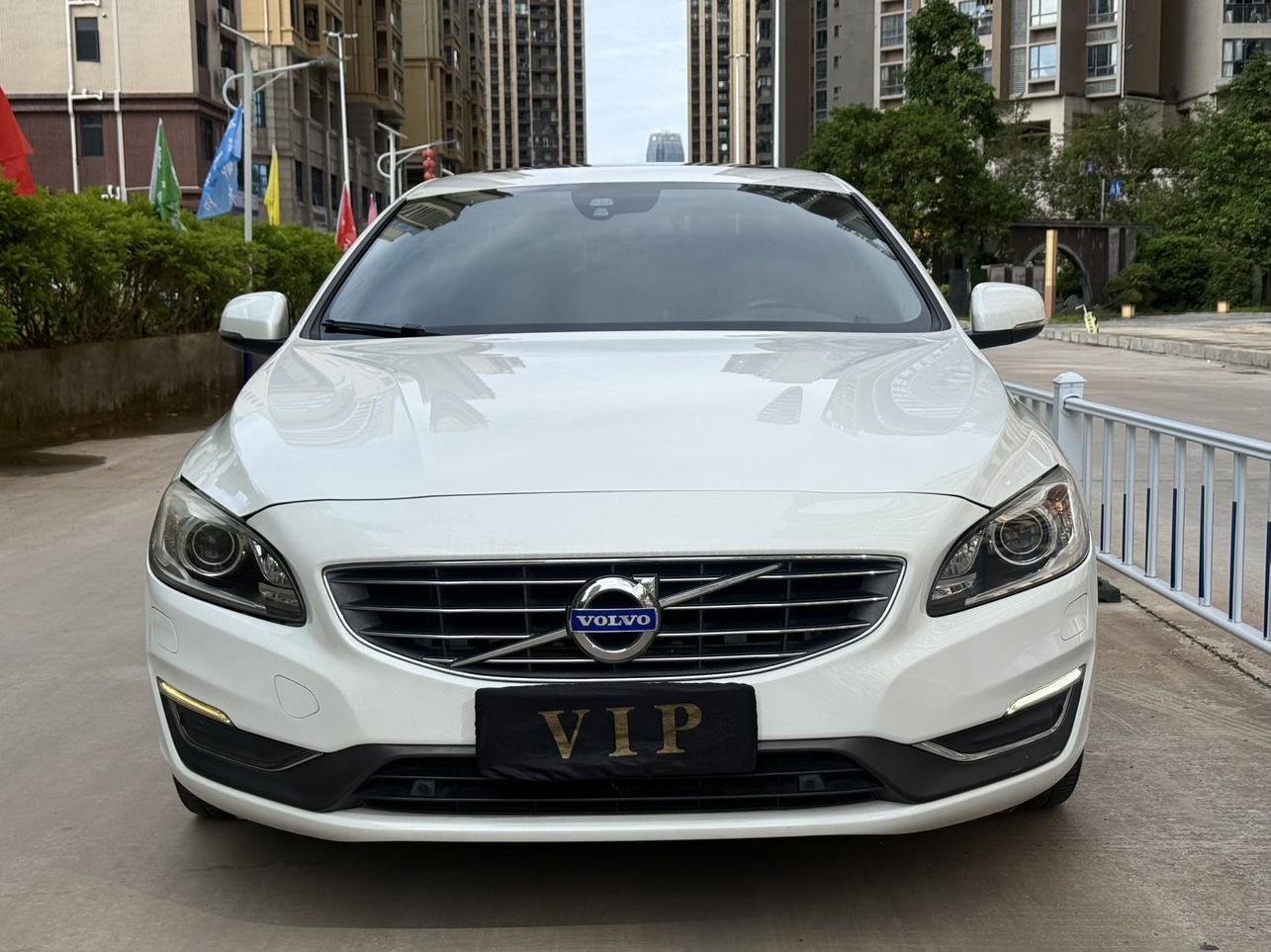 Volvo S60 2015 thumb 9