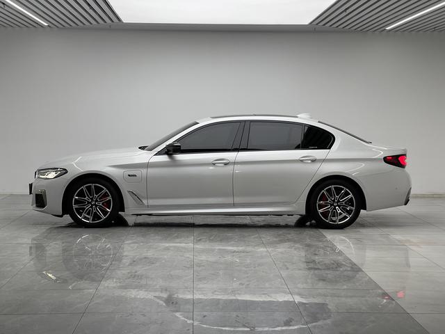 BMW 5 серии 2022 thumb 2