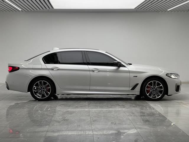 BMW 5 серии 2022 thumb 6
