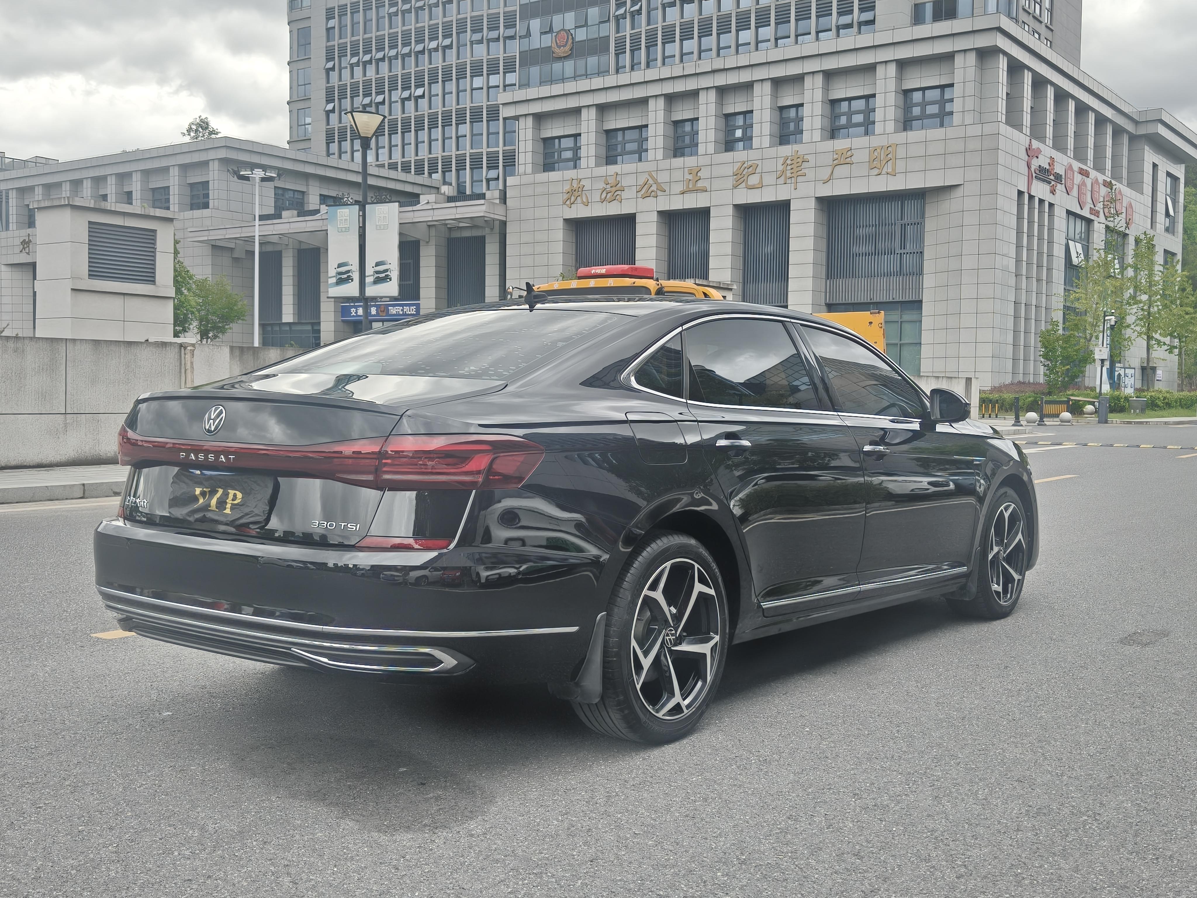 Volkswagen Passat (North America and China) 2023 thumb 4