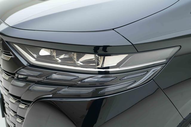 Toyota Alphard 2024 thumb 5