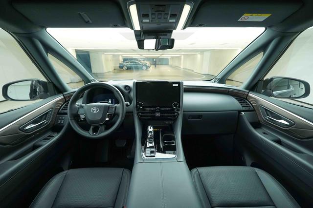 Toyota Alphard 2024 thumb 9