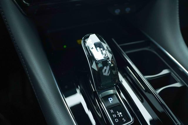 Toyota Alphard 2024 thumb 12