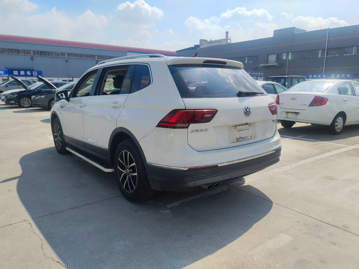 Volkswagen Tiguan 2018 thumb 3