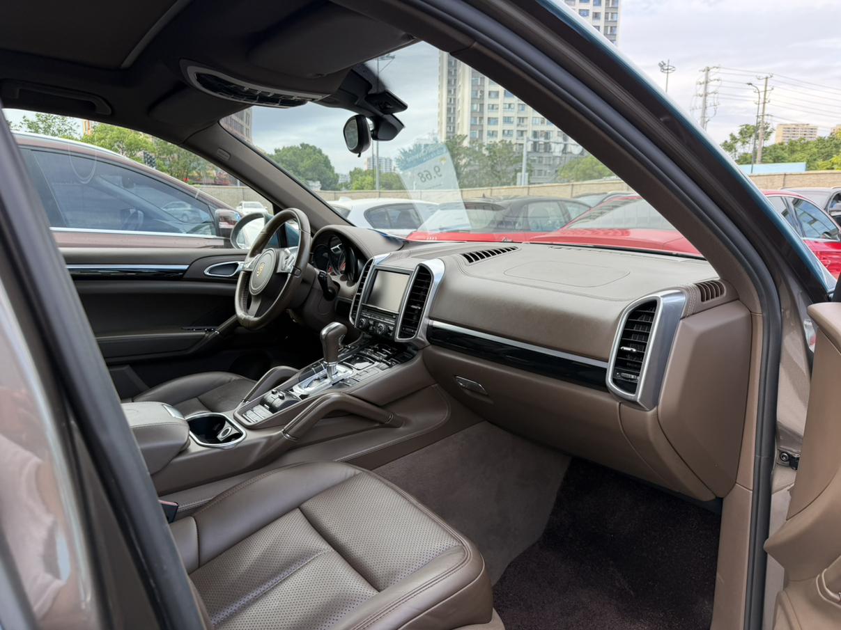 Porsche Cayenne 2011 thumb 4