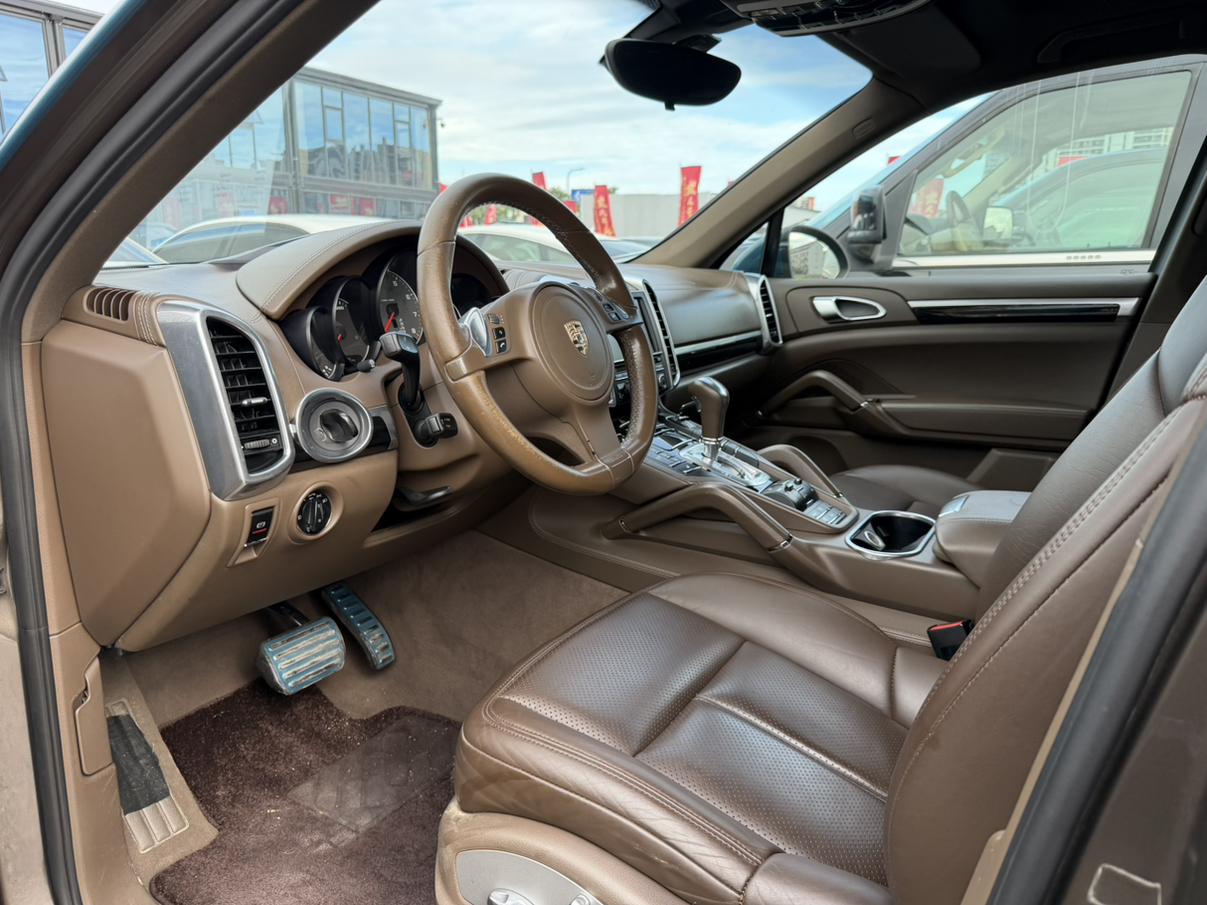 Porsche Cayenne 2011 thumb 5
