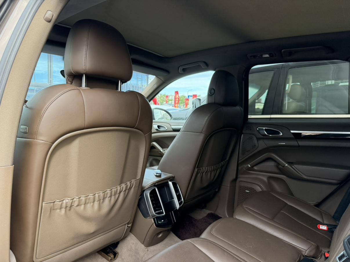 Porsche Cayenne 2011 thumb 6