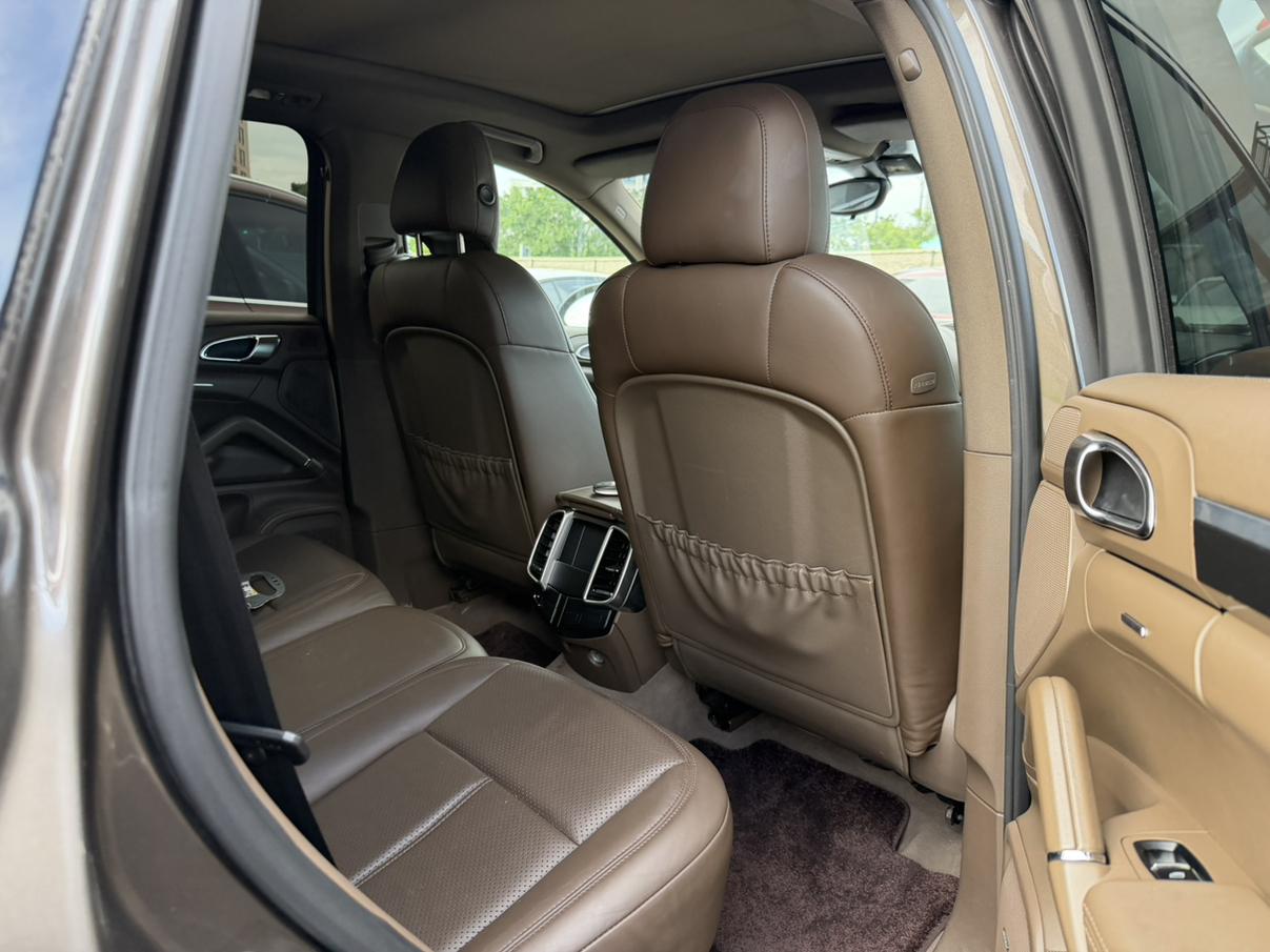 Porsche Cayenne 2011 thumb 7