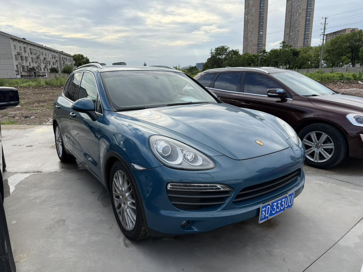 Porsche Cayenne 2011 thumb 10