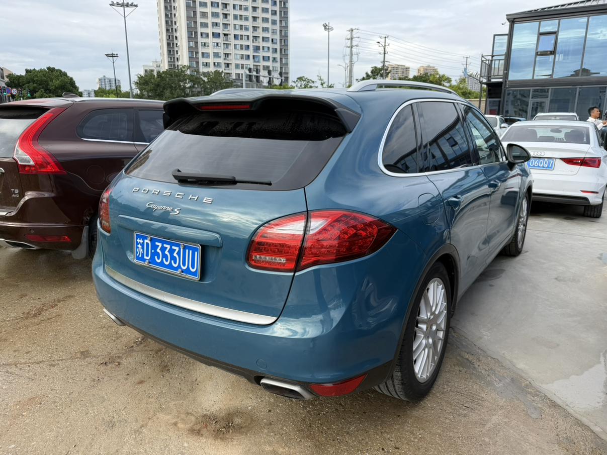 Porsche Cayenne 2011 thumb 12