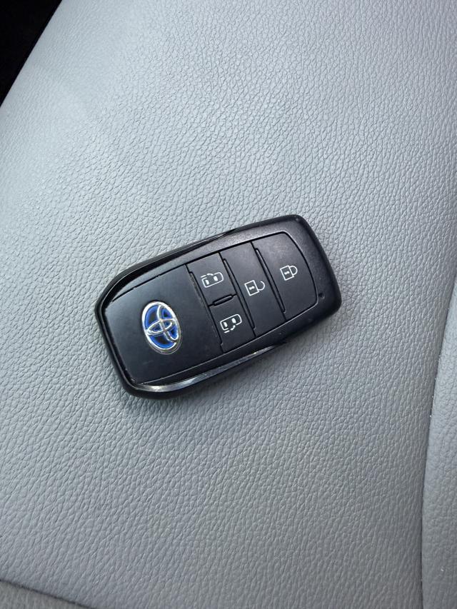 Toyota Granvia 2023 thumb 9