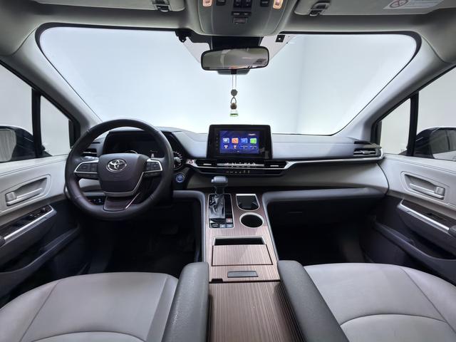 Toyota Granvia 2023 thumb 12