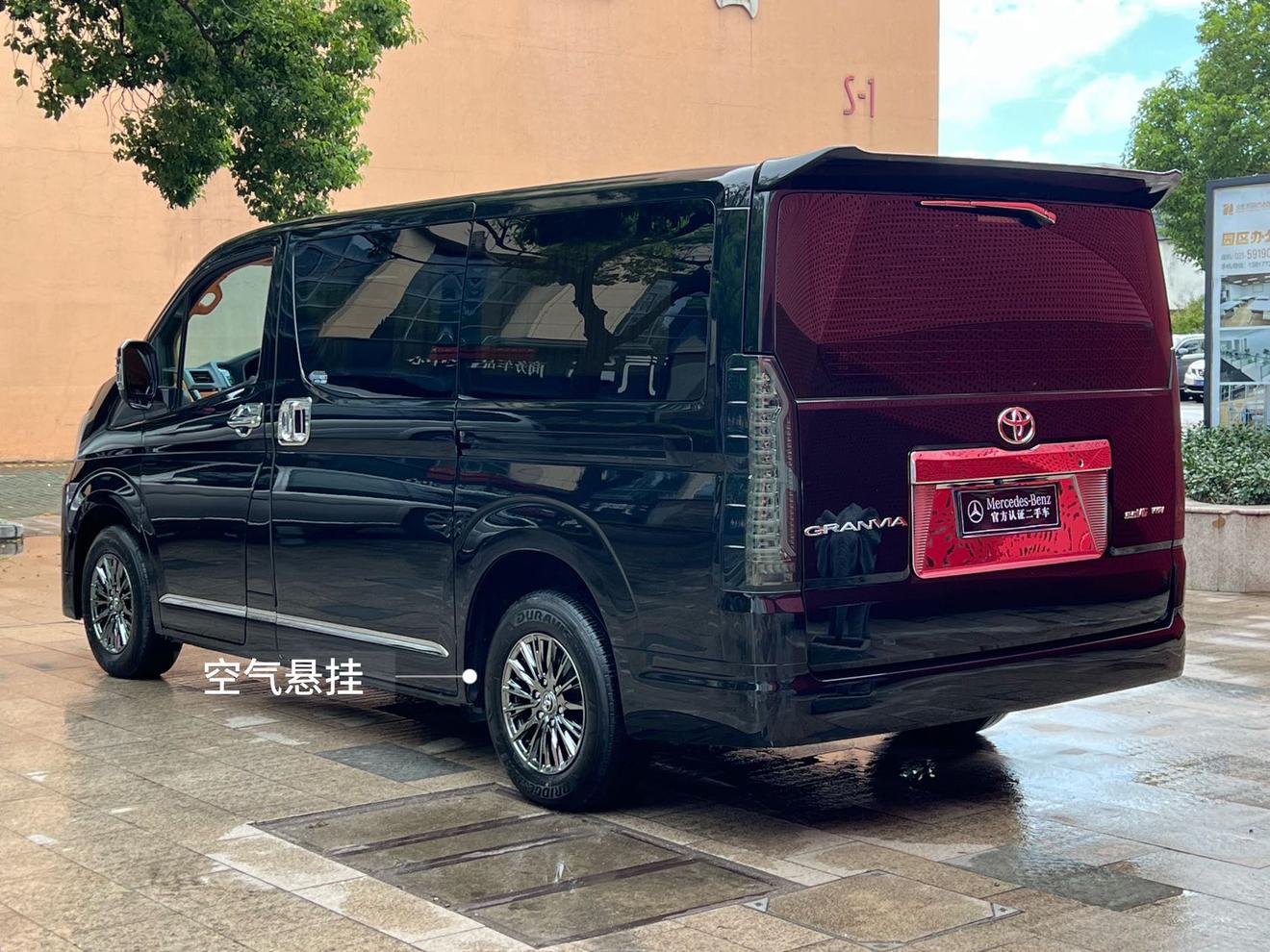 Toyota HiAce 2025 thumb 2