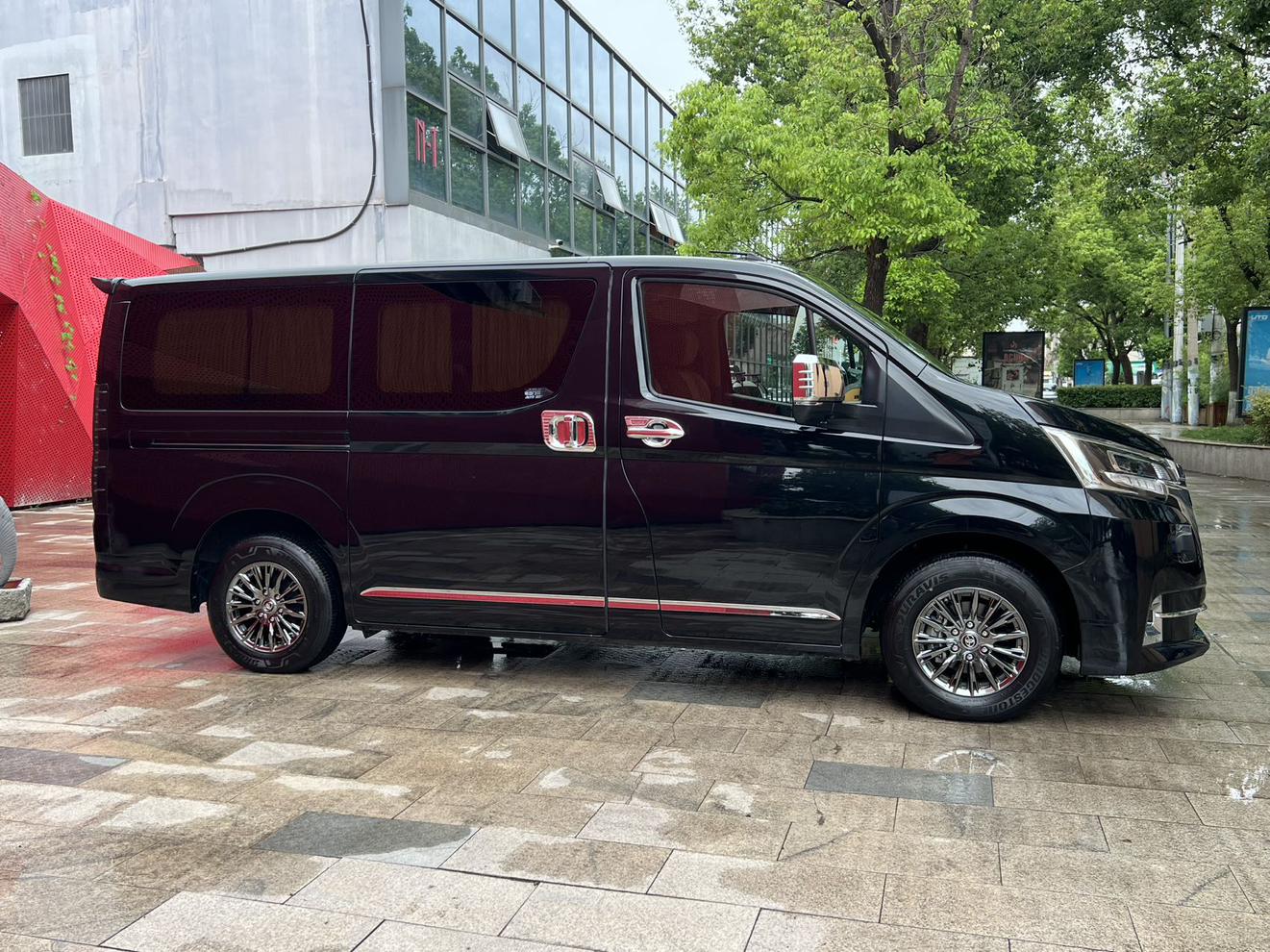 Toyota HiAce 2025 thumb 4
