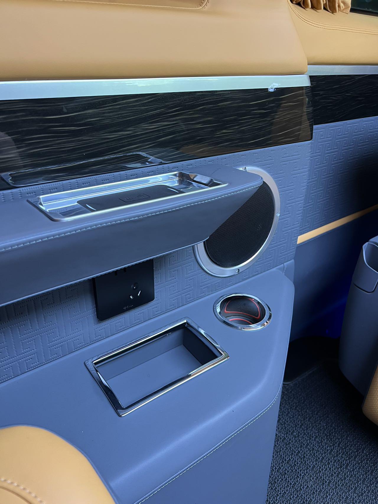 Toyota HiAce 2025 thumb 11