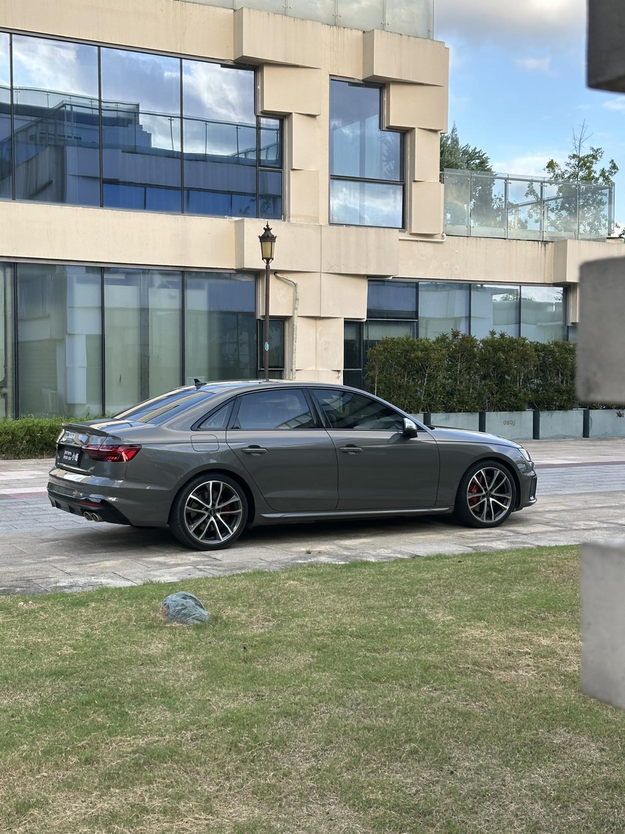 Audi S4 2023 thumb 2