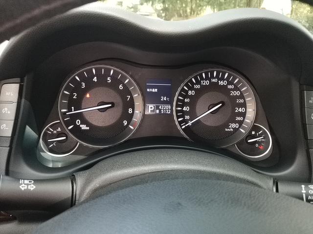 Infiniti Q70 2013 thumb 4