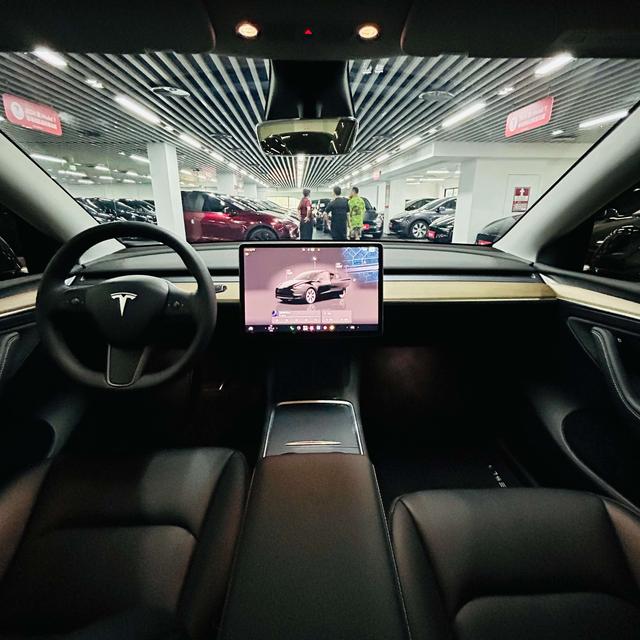 Tesla Model Y 2022 thumb 6