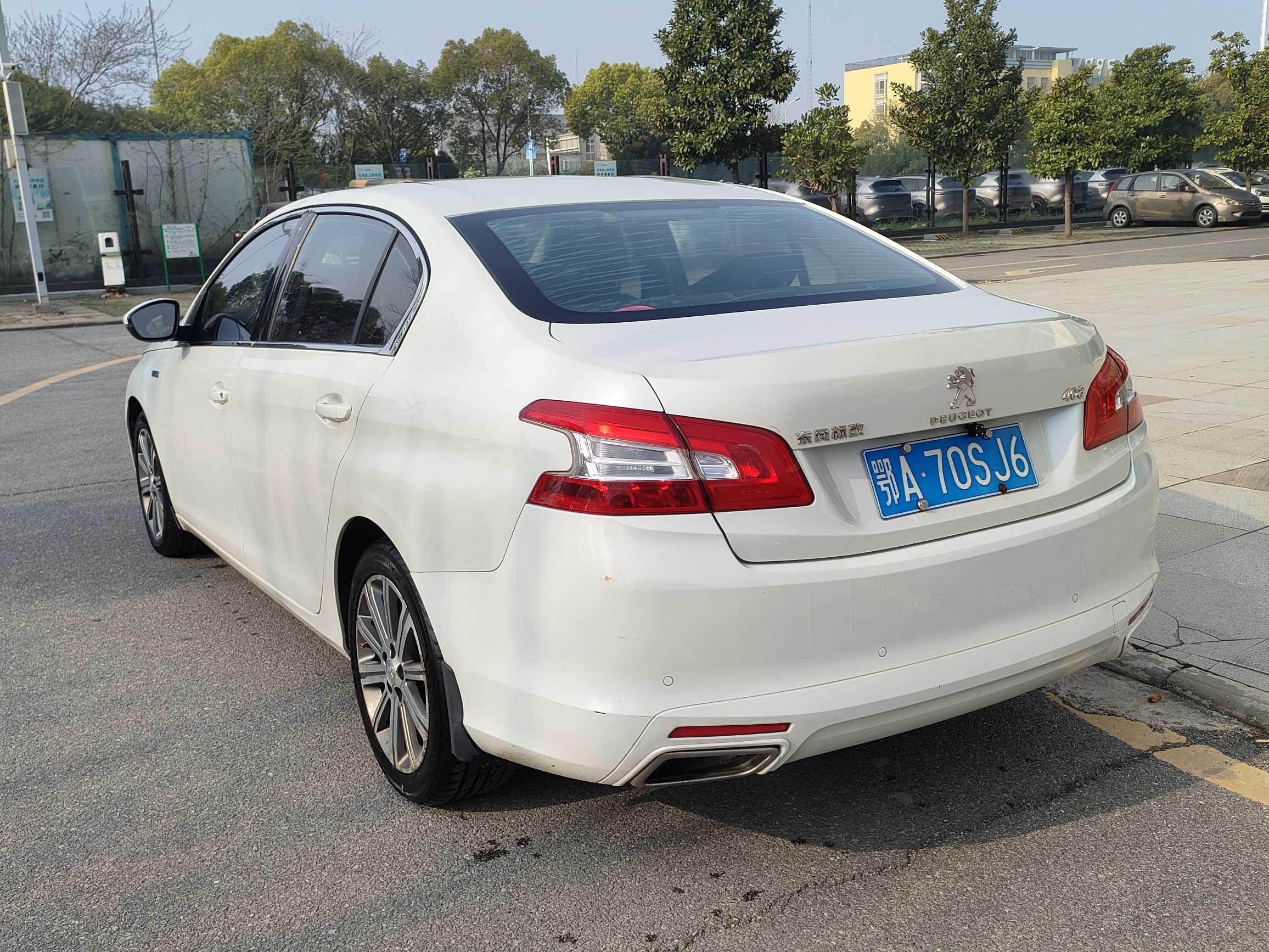 Peugeot 408 2014 thumb 11