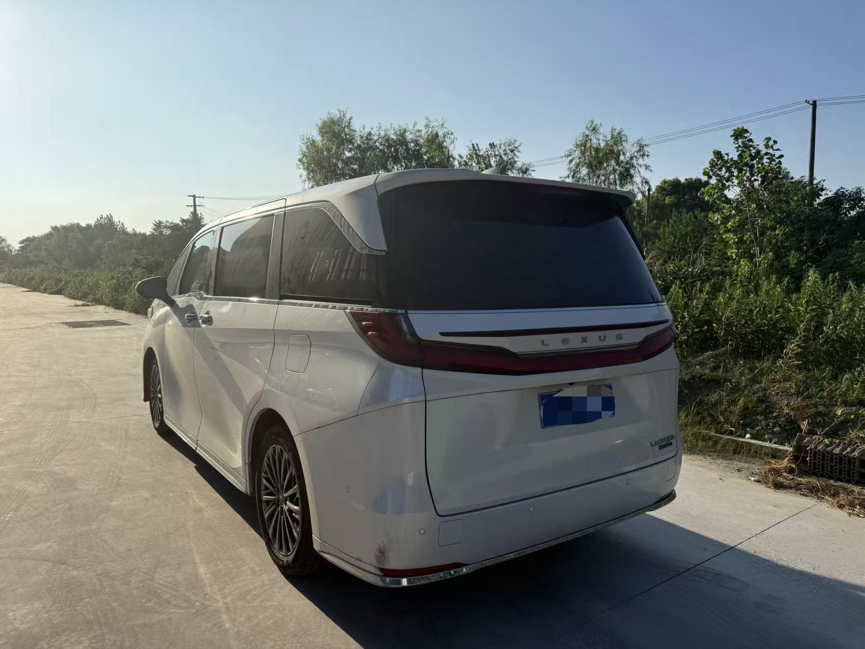 Lexus LM 2023 thumb 2