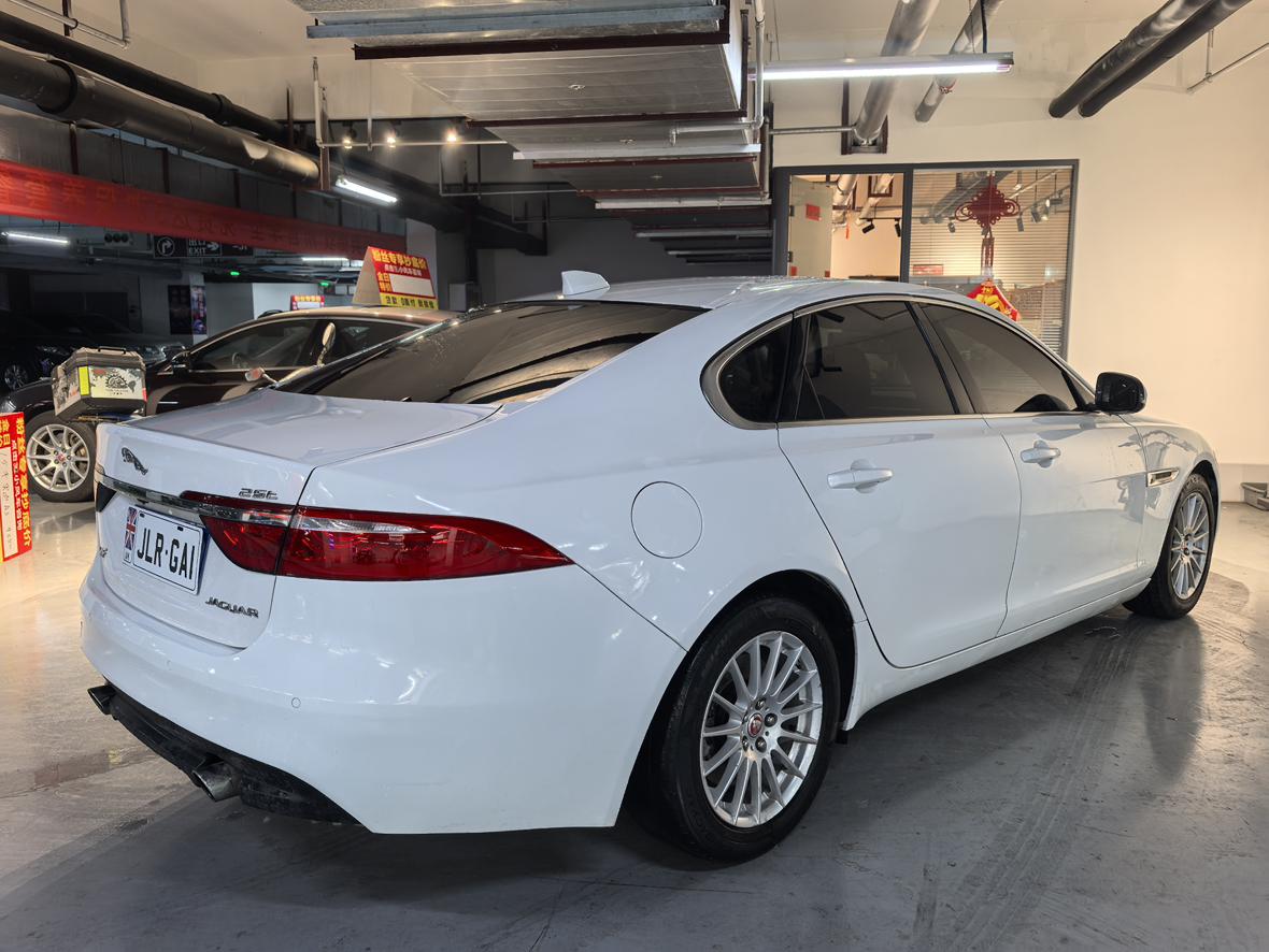 Jaguar XF 2016 thumb 4
